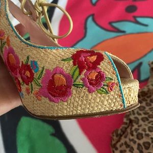 SEXY, GORGEOUS, UNIQUE Betsey Johnson Platform Ankle Tie Embroidered Heel  6-1/2
